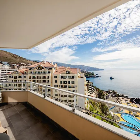 Duas Torres Apartahotel Funchal (Madeira)